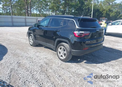 2024 Jeep Compass Latitude 4X4 z USA, uszkodzony, nr VIN 3C4NJDBN6RT595374